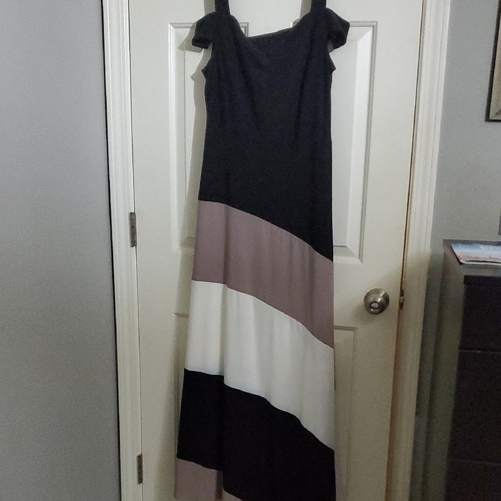 Elegant Black and White Colorblock Dress